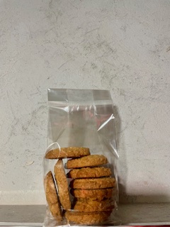 Nocciolini del borgo TVTB: croccanti, genuini e preparati con riso, nocciola e grano antico. Tradizione e gusto autentico in ogni morso.